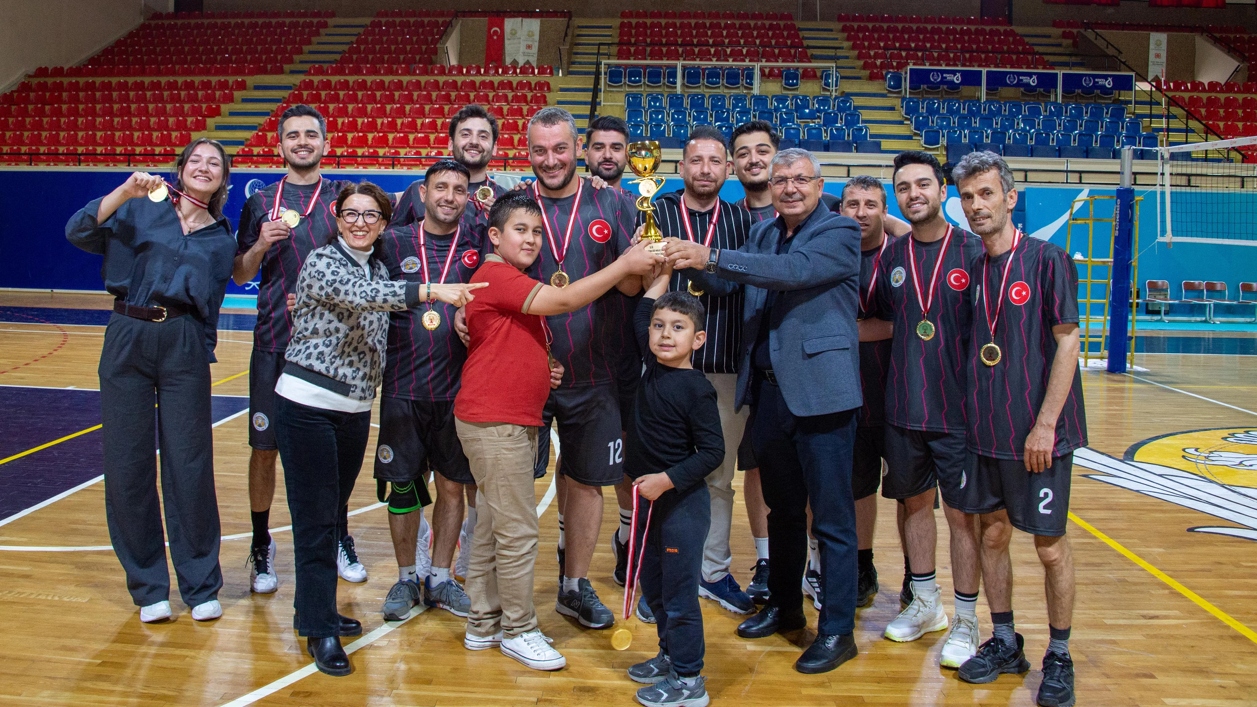 Selçuk Üniversitesi Spor Şenlikleri’nde kupa heyecanı